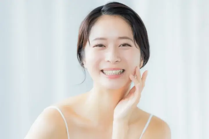 ホワイトニングをするベストタイミングは矯正前？後？