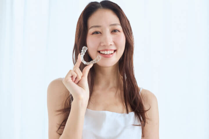 夜間のリテーナー装着はいつまで必要？